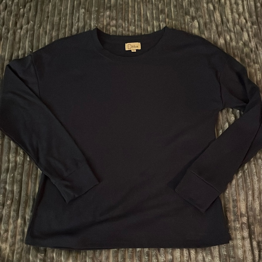 Dittos Sz Medium Navy Blue Long Sleeve Shirt Womens kind of a thermal material